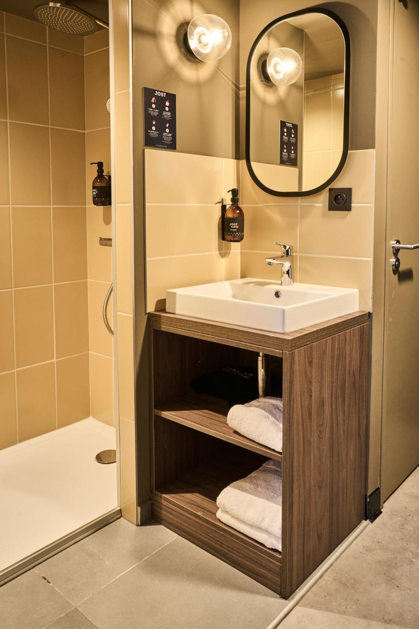 Jost Hostel Lille Centre Zewnętrze zdjęcie